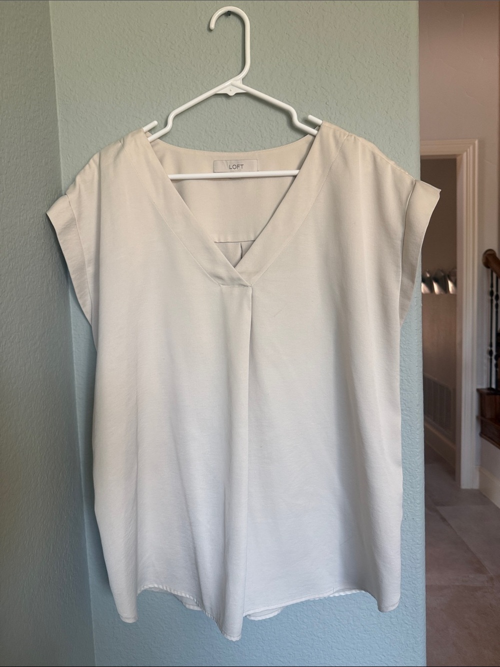 LOFT Cream V-Neck Cap Sleeve Blouse